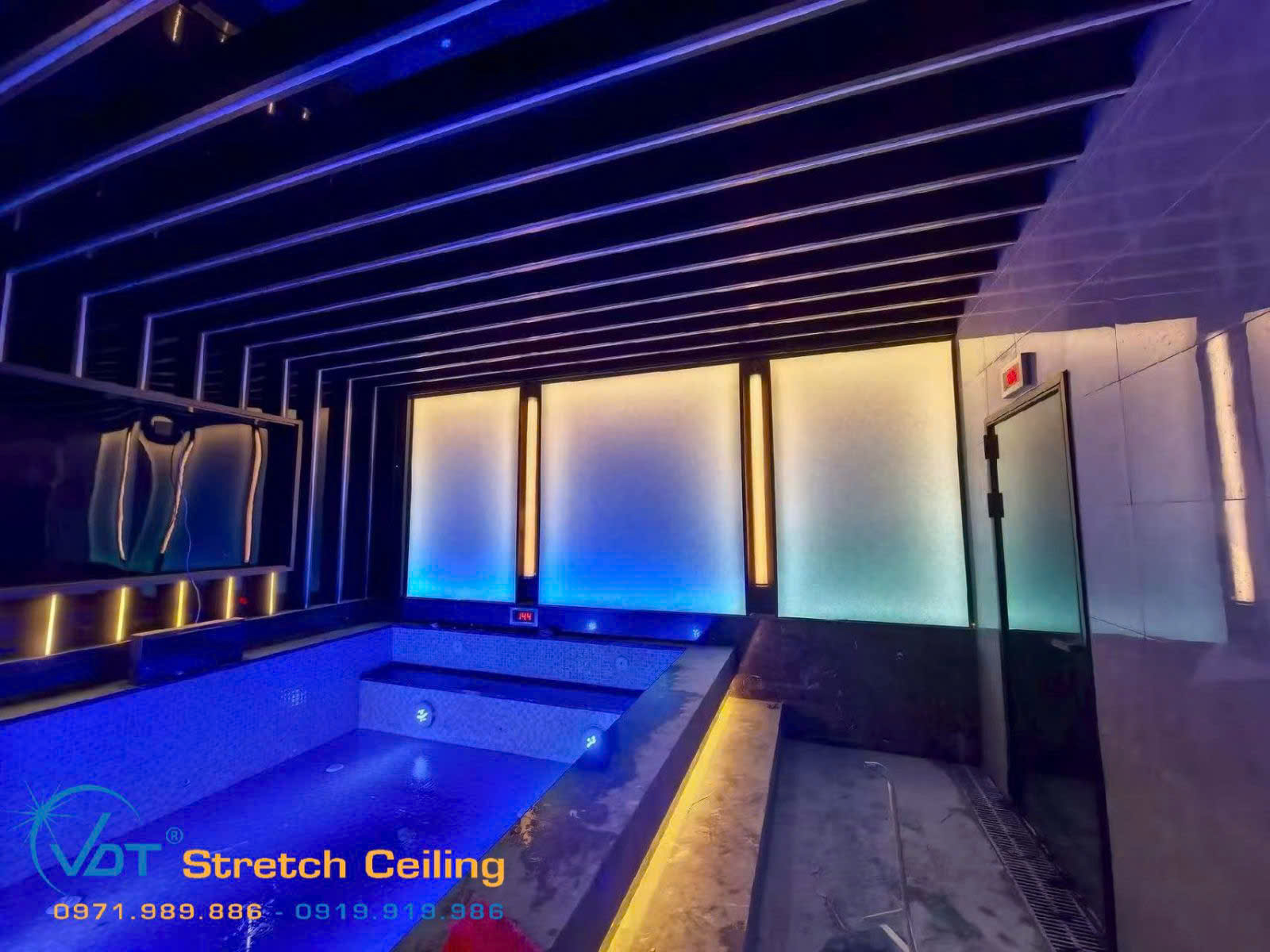 Xuyên sáng Dupont bể bơi